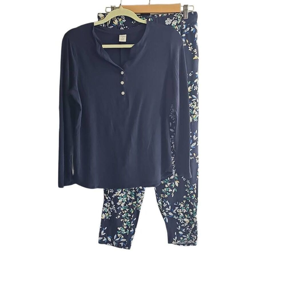 Liz Claiborne Sleepwear Set, Size Medium. Sleepwear Pant and Shirt. Longsleeve S